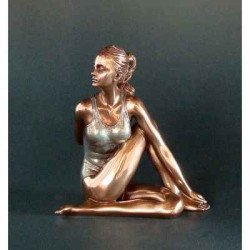 Figurine body talk  - yoga ardha matsyendra -asana   - wu74986