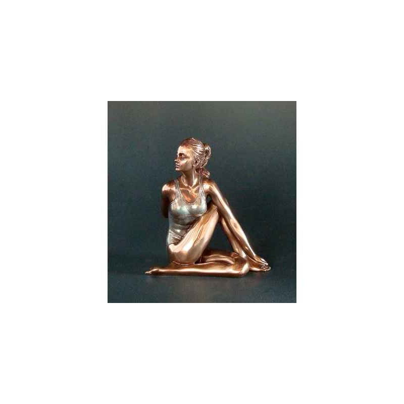 Figurine body talk  - yoga ardha matsyendra -asana   - wu74986