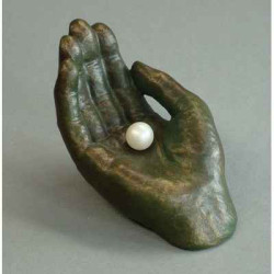 Figurine émotion  - emo kostbaar in zijn hand   - em016