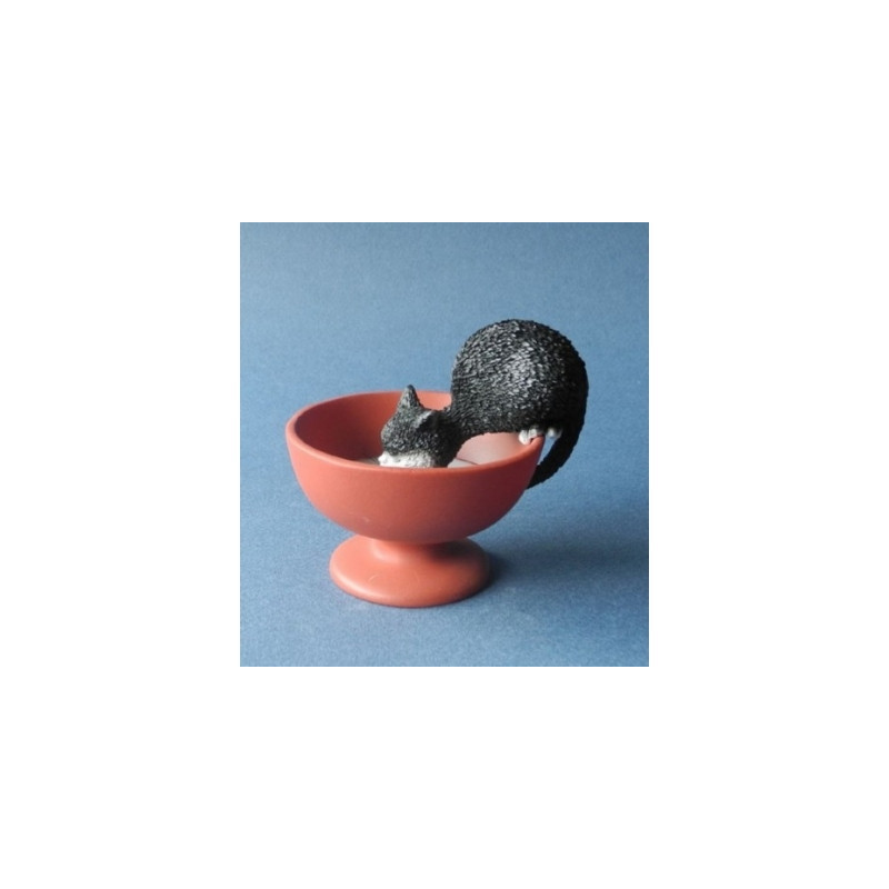 Animaux-Bois-Animaux-Bronzes.com propose Chat Dubout cat drinking -DUB60