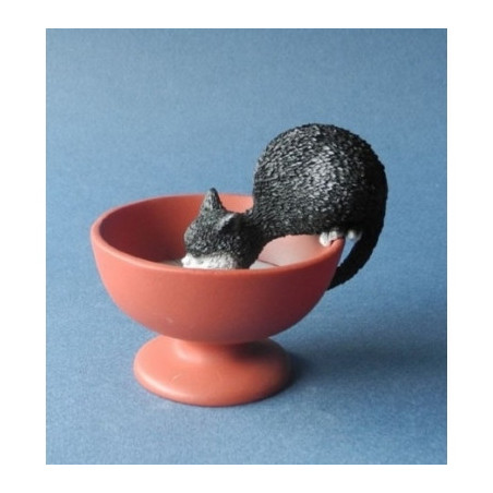 Animaux-Bois-Animaux-Bronzes.com propose Chat Dubout cat drinking -DUB60