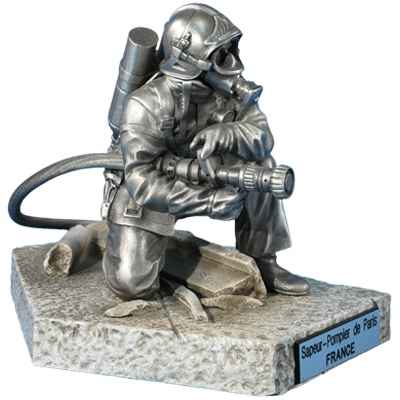 Figurines étains Sapeur pompier porte lance accroupi-France -FW003