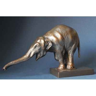 Reproduction statuette elephant d\'Asie mendiant d\'apres Bugatti BUG01